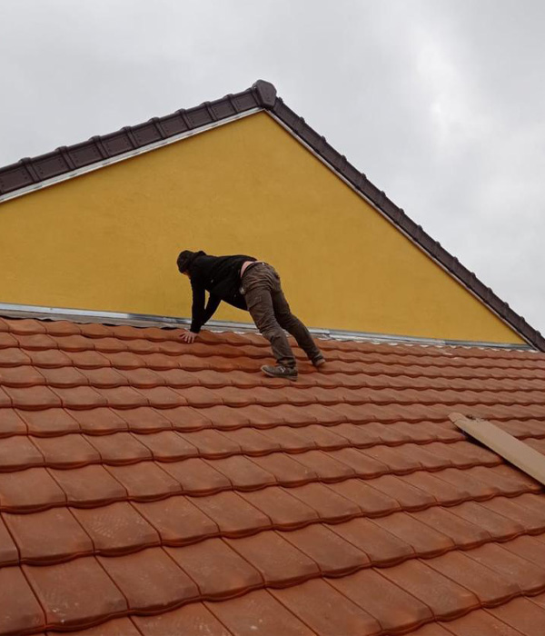 Artisans couvreurs, charpentiers, façadiers, peintres, zingueurs et ramoneurs à votre service à Meaux en Seine-et-Marne 77